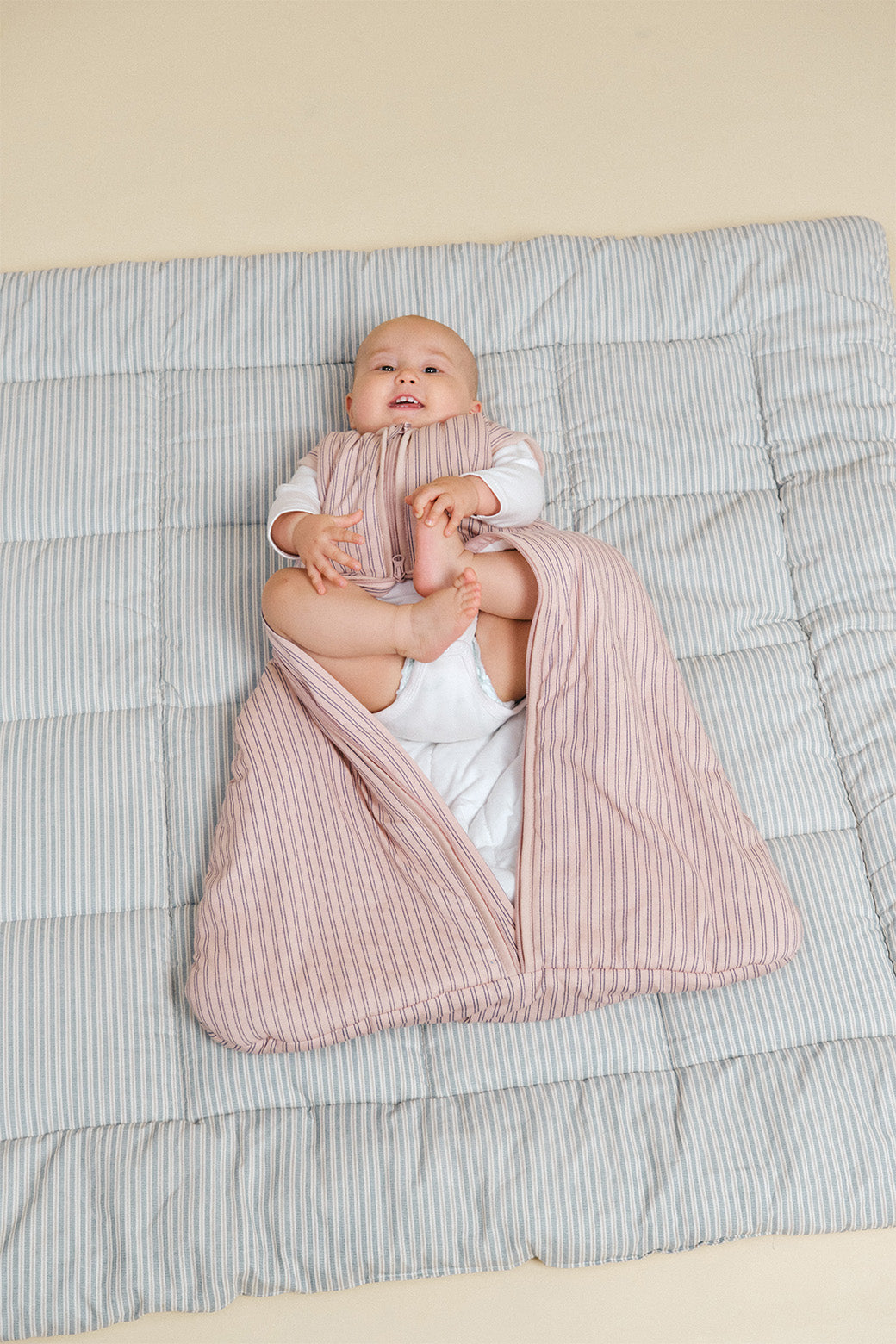 SACO DE DORMIR BEBE TOG 2.5.- Navy & Pink Stripes